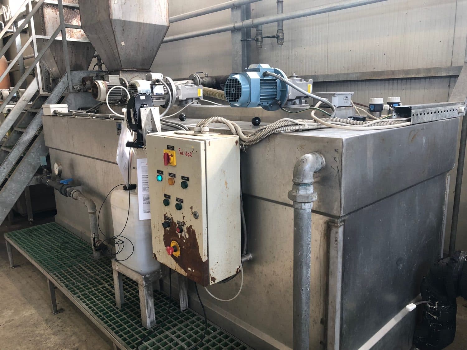 Polymer preparation unit at the Comodepur plant, with dosing pump and Enviro-Chem Cx product drum