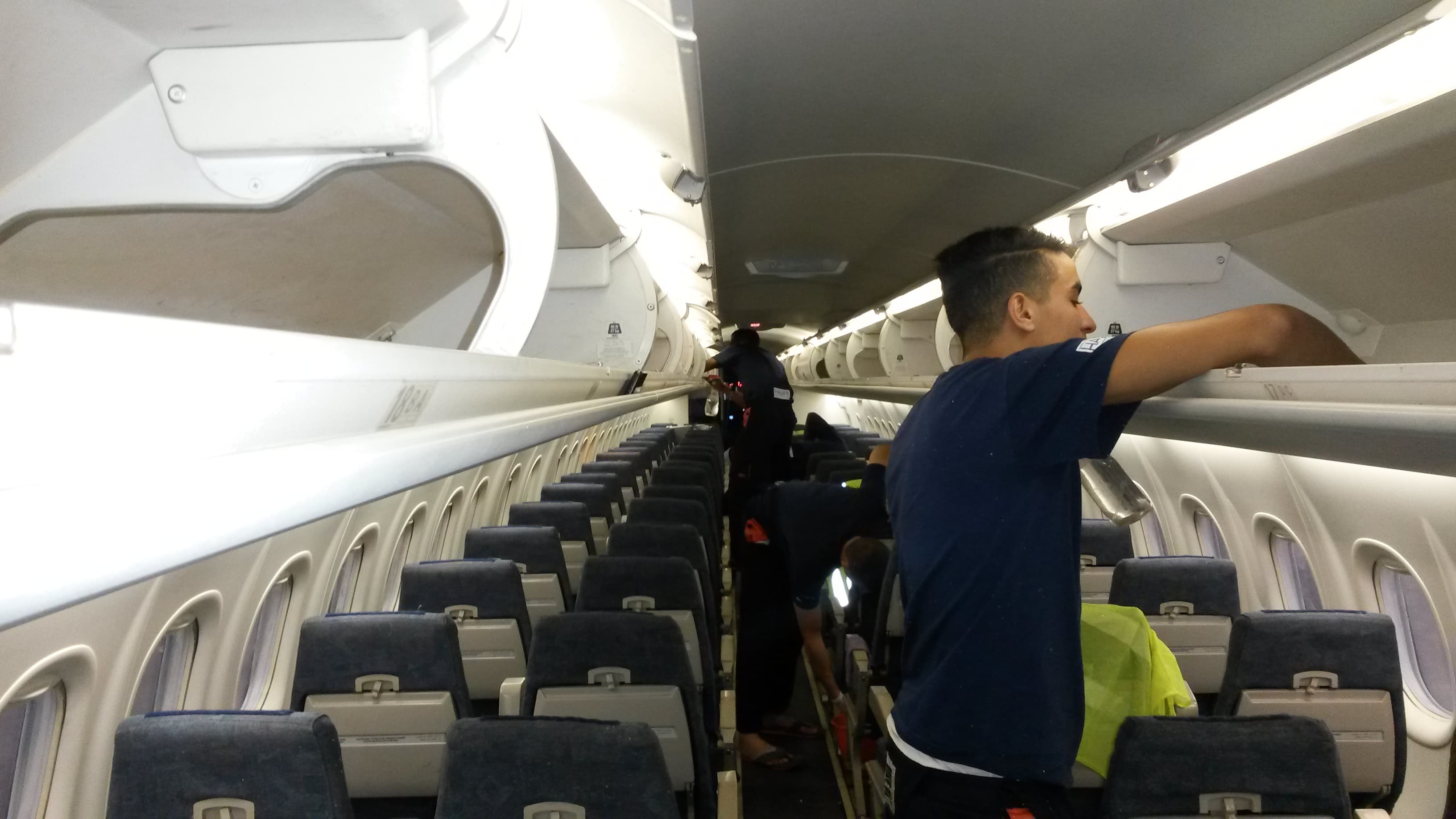 Pulizia cabina aereo con Oilgon AV